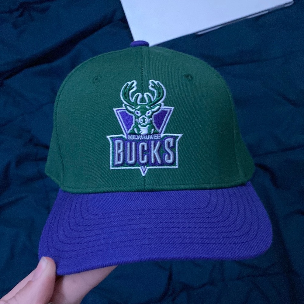 Milwaukee Bucks size large hat